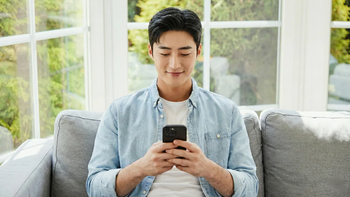 KT 청구서 납부기한을 확인하는 이용자 모습